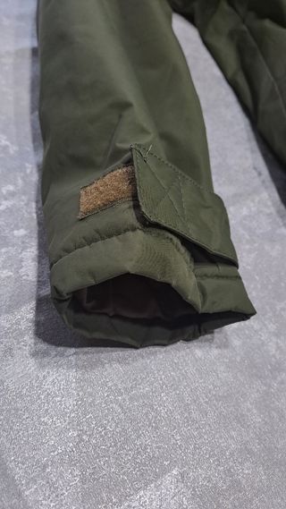 Giubbino verde oliva con cappuccio