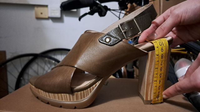 Sandalias Pikolinos de piel de tacón alto