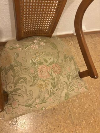 Silla tapizada antigua