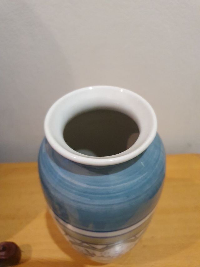 Jarrón cerámico azul y verde