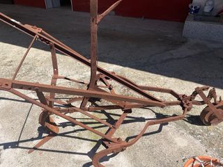 Arado antiguo de hierro