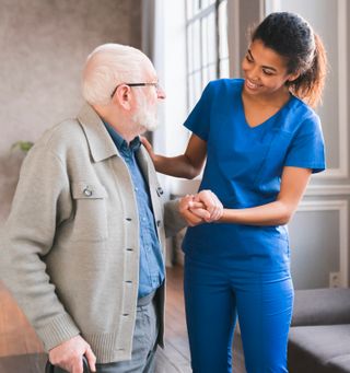 CUIDADORA DE PERSONAS MAYORES