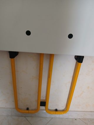 Tavolo da disegno pieghevole giallo