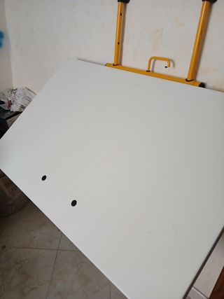 Tavolo da disegno pieghevole giallo