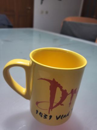 Tazza dracula gialla