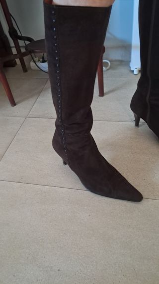 Botas ante marrón, piel y forradas en piel. 

