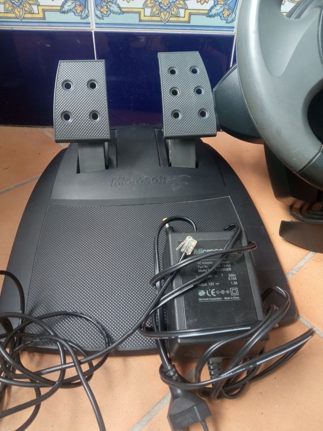 Volante y pedales Microsoft