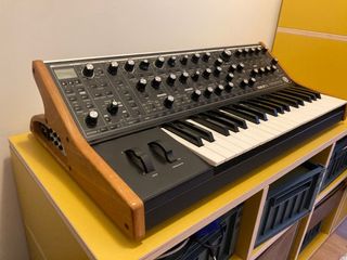 Sintetizador analógico Moog Sub 37