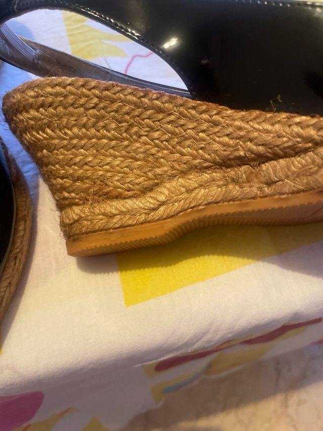 cuña esparto de charol negro