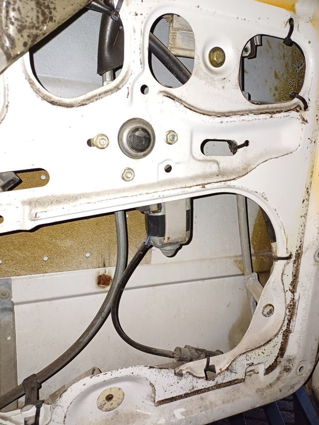 Puerta BMW E30 4p izquierda