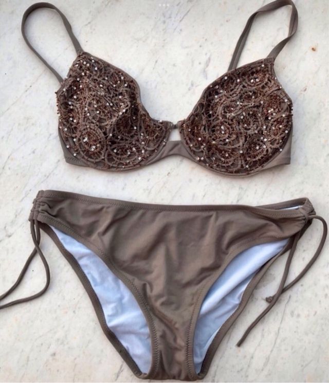 Bikini e copricostume gioiello