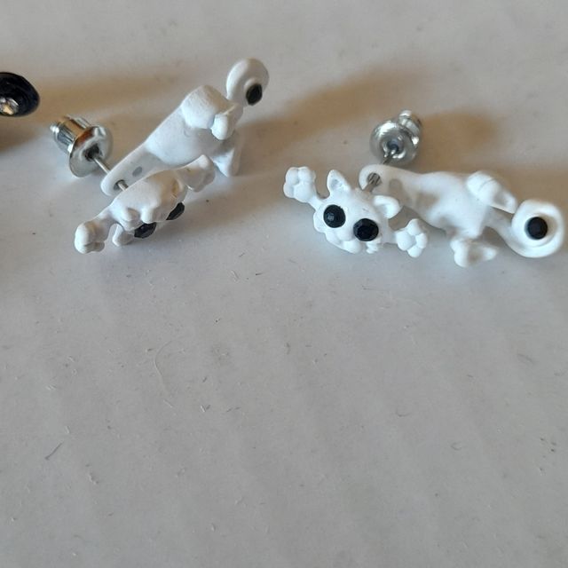 Pendientes gatos con la cola por detrás