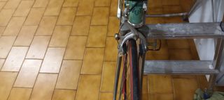 Bici bianchi da corsa da sistemare