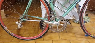 Bici bianchi da corsa da sistemare