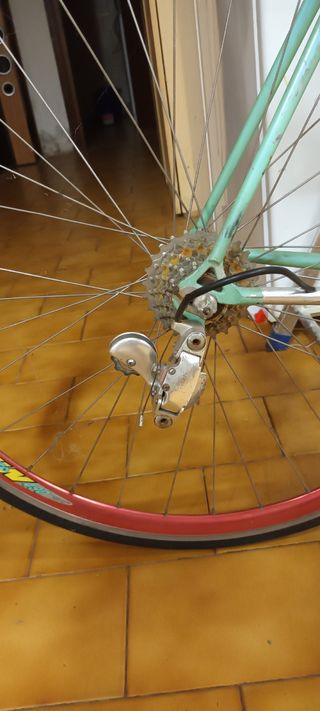 Bici bianchi da corsa da sistemare