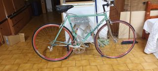 Bici bianchi da corsa da sistemare