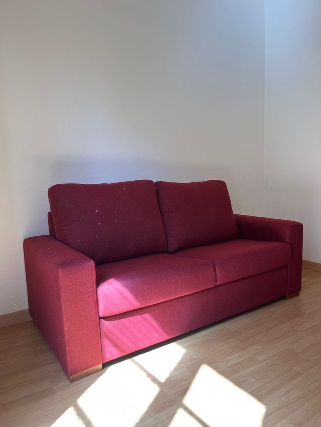 Divano in tessuto a due posti