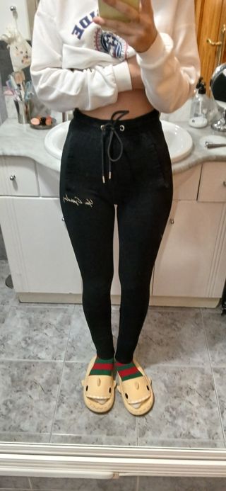 Pantalones varios - 2 azules, 1 negro y 1 gris