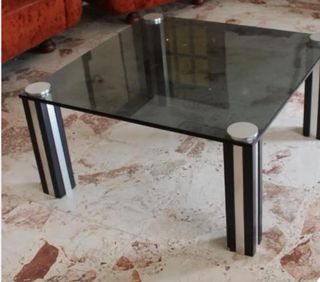 Tavolino in acciaio e vetro nero