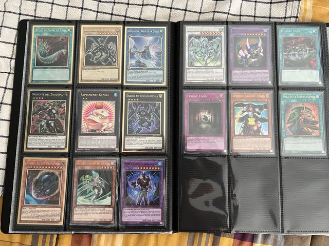 Carpeta Portacartas Yu-Gi-Oh! CON CARTAS DENTRO