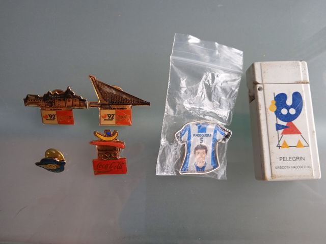 Lote 5 pins mas Carcasa mechero Xacobeo 93