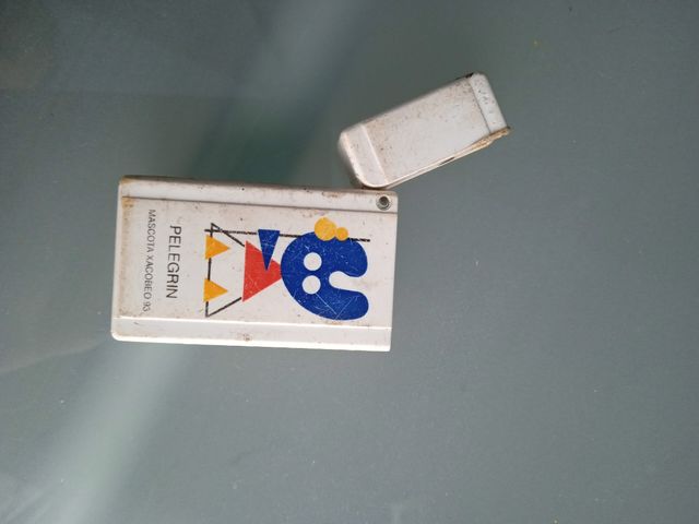 Lote 5 pins mas Carcasa mechero Xacobeo 93