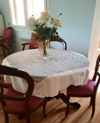 Mesa redonda isabelina + 6 sillas