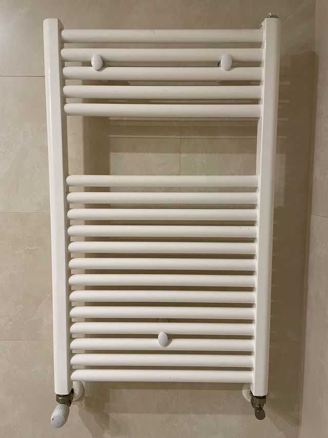 Radiador toallero blanco
