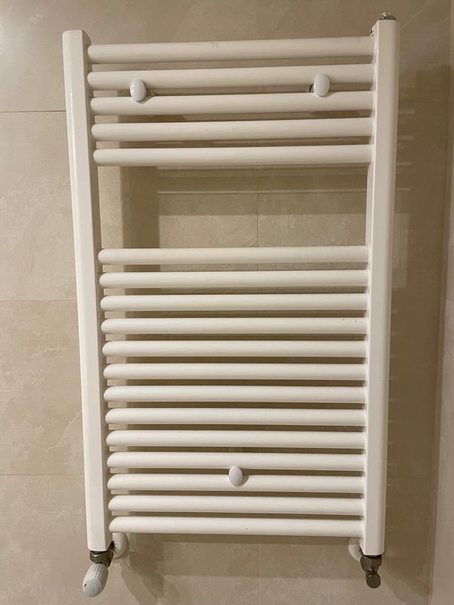 Radiador toallero blanco