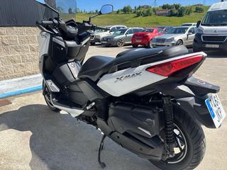 Yamaha XMAX 400 - Scooter