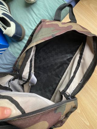 Mochilq vans of the wall