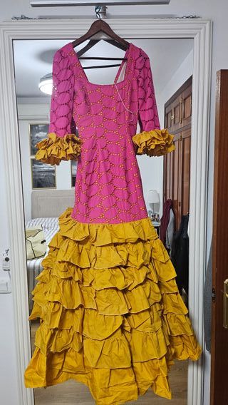 Traje de flamenca y bolso a juego MariCruz