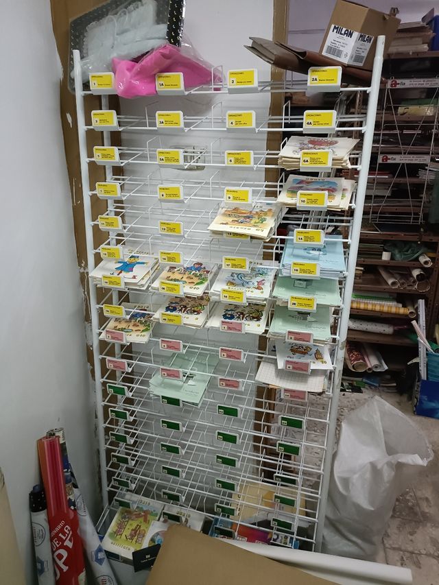 Espositore di metallo per riviste, sudoku, videogiochi...