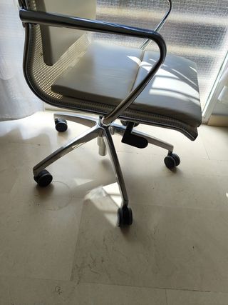 Silla oficina piel sintética beige