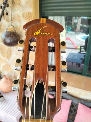Guitarra Ovation modelo 1624
