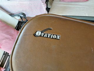 Guitarra Ovation modelo 1624