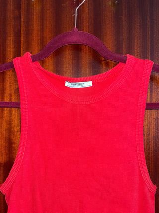 Vestido rojo sin mangas casual  