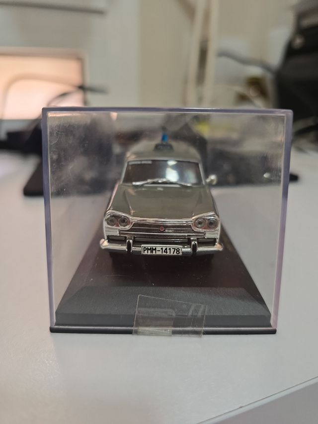 Maqueta Seat 1500 Familiar Policía