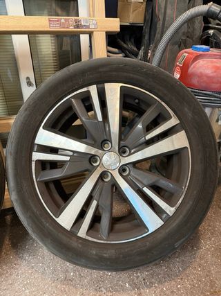 4 Llantas de 18” de un peugeot 5008.
