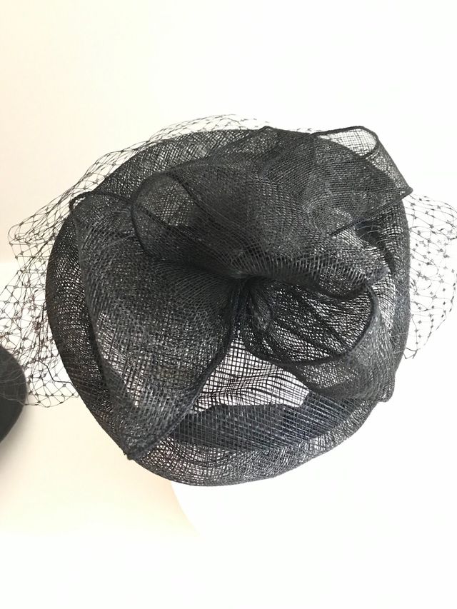 Tocado negro p/ bodas y eventos