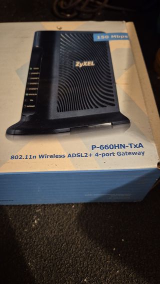 Router ZyXEL Gateaway Wifi ADSL2 + 4 Porta 150Mbps