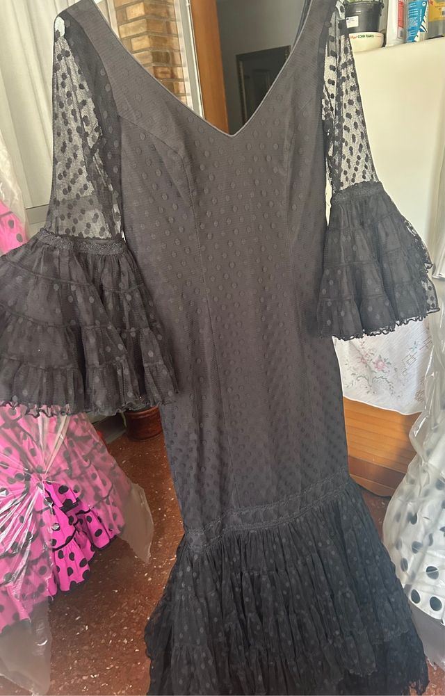 Vestido flameca negro plumeti y encaje