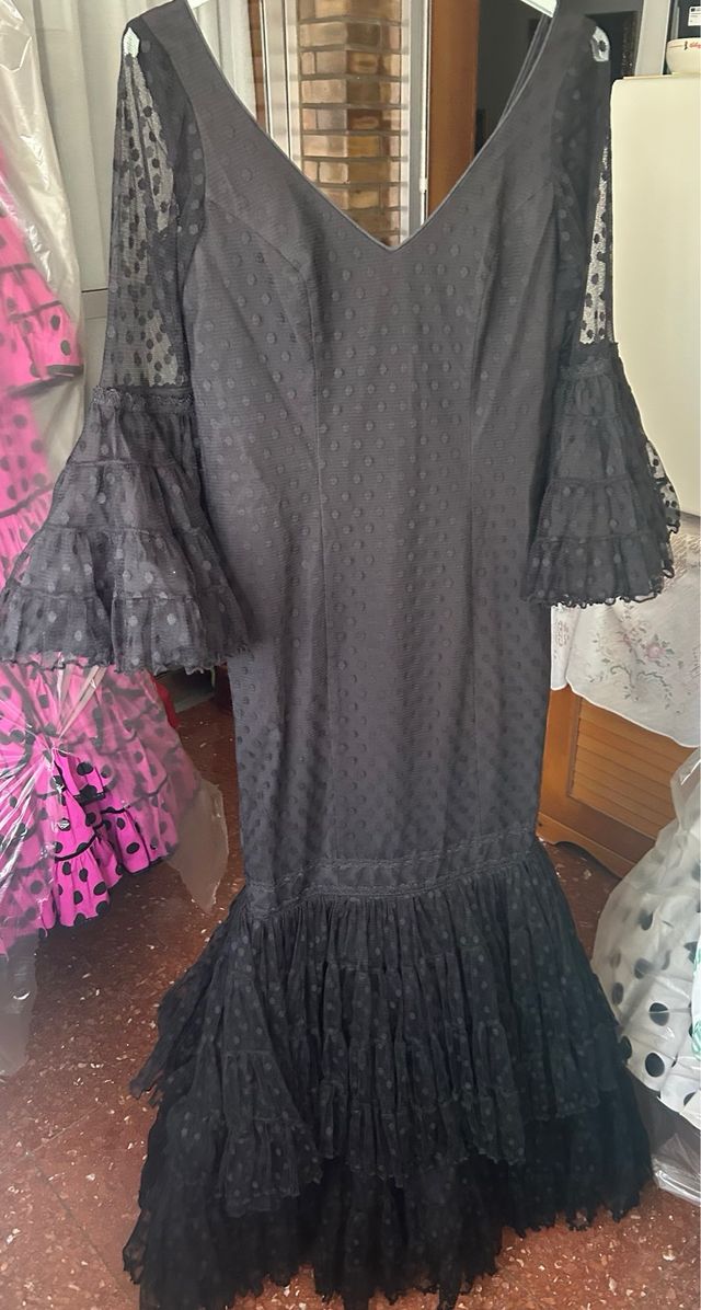 Vestido flameca negro plumeti y encaje