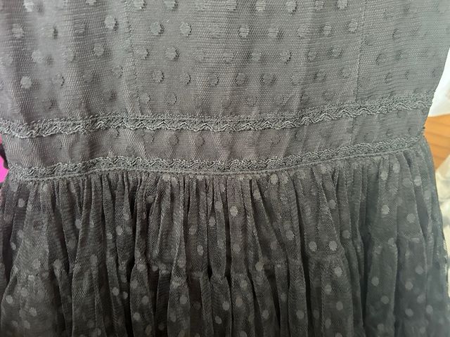 Vestido flameca negro plumeti y encaje