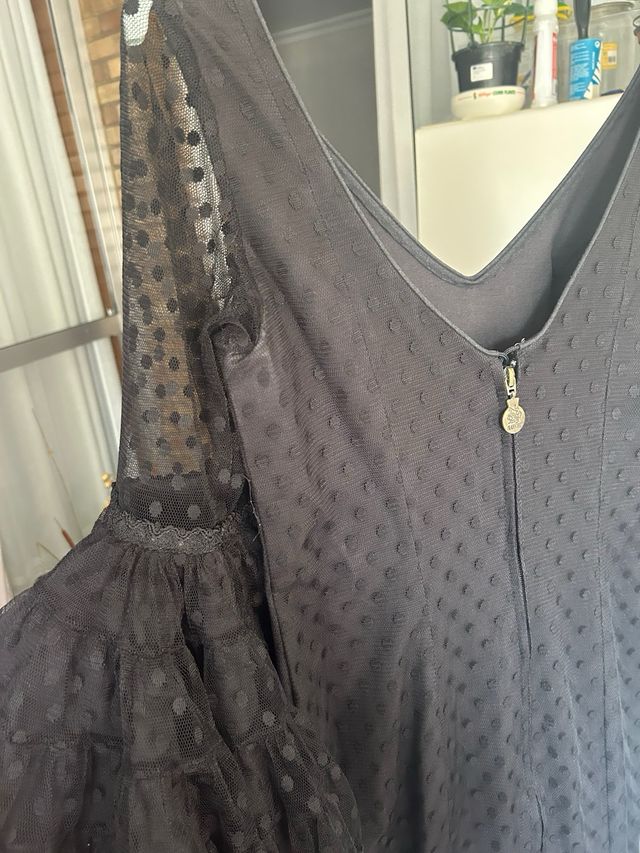 Vestido flameca negro plumeti y encaje