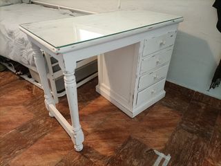 Escritorio blanco vintage con cristal