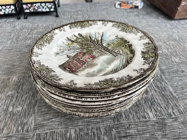 Esclusivi piatti in porcellana UK Friendly Village fatti a mano