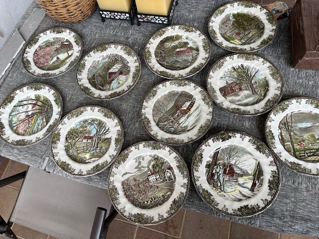 Esclusivi piatti in porcellana UK Friendly Village fatti a mano