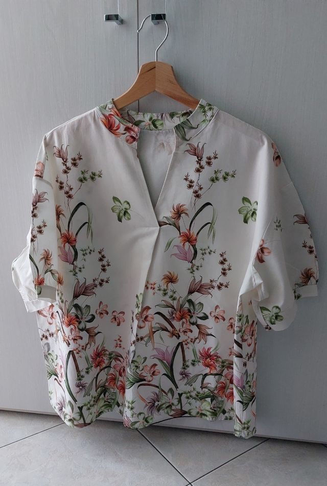 Camicia a fiori da donna