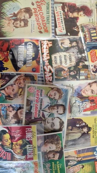 Carteles de cine de mano antiguos 